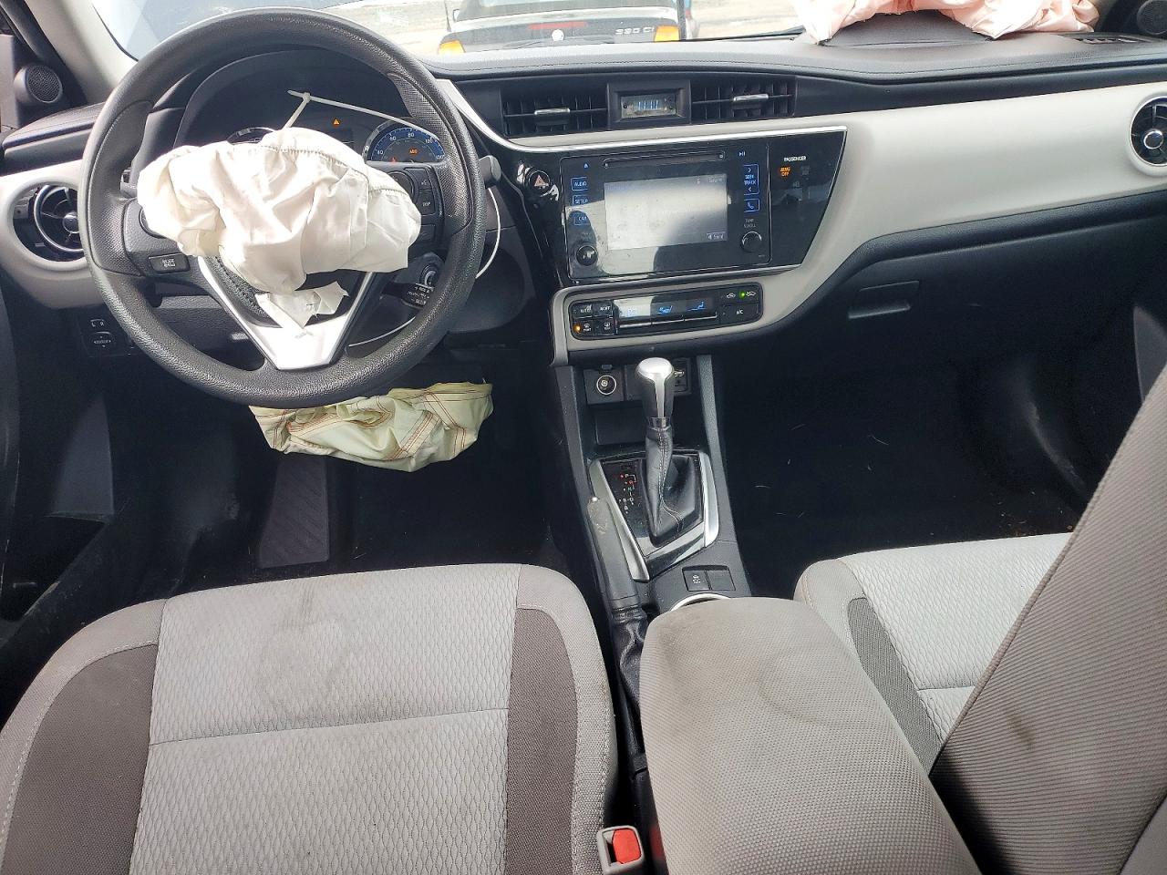 2017 TOYOTA COROLLA LE photo 15