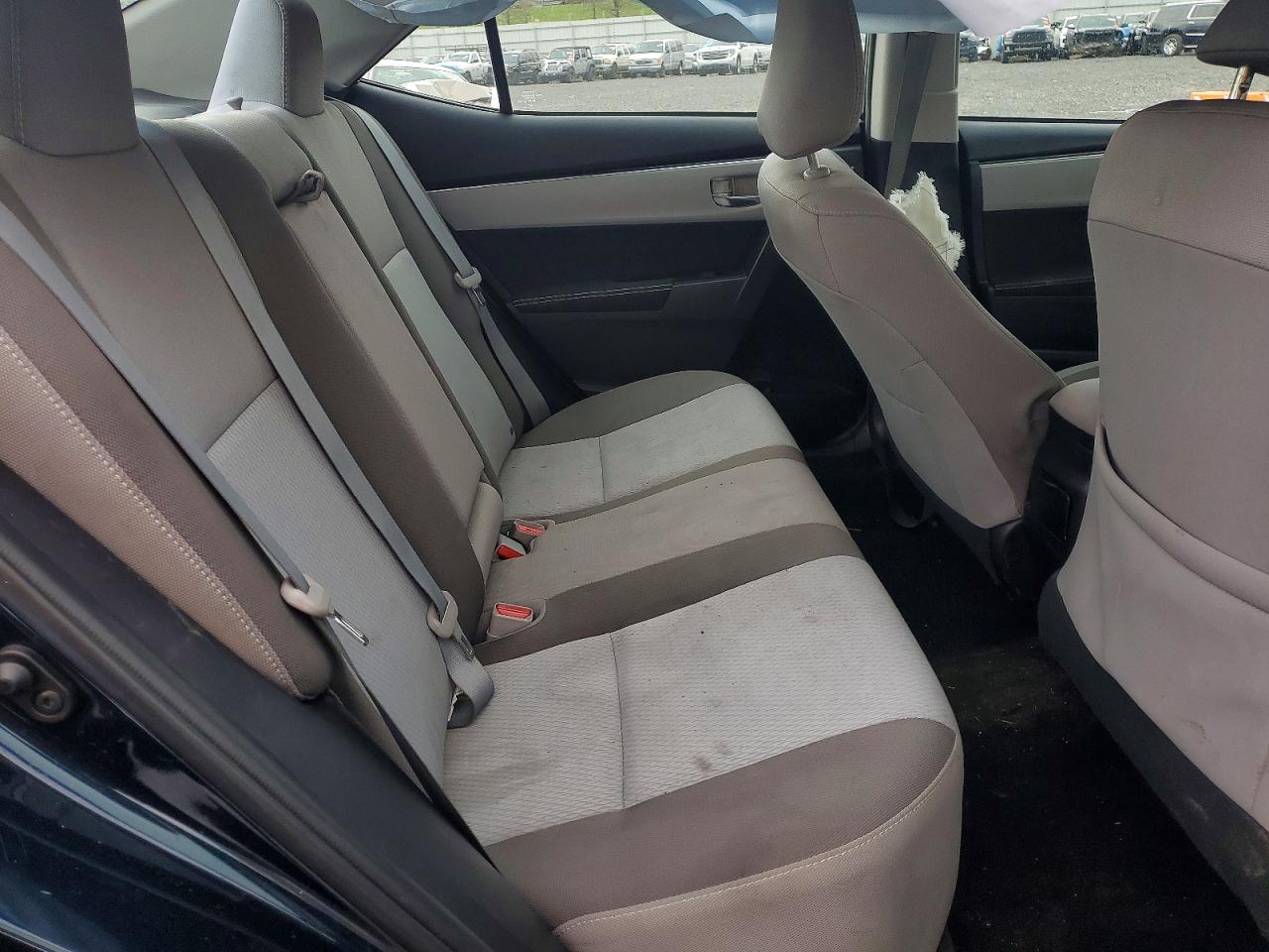 2017 TOYOTA COROLLA LE photo 19