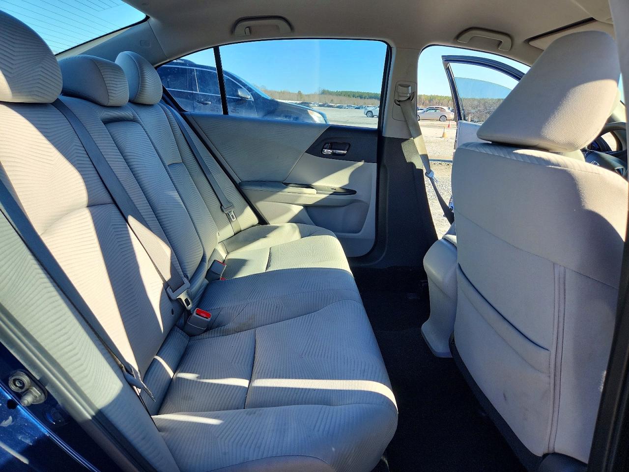 2017 HONDA ACCORD LX photo 19