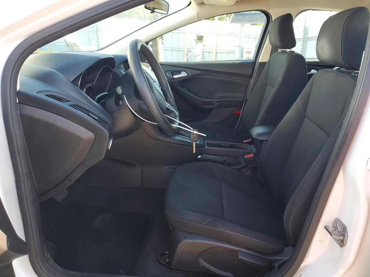 2018 FORD FOCUS SE photo 7