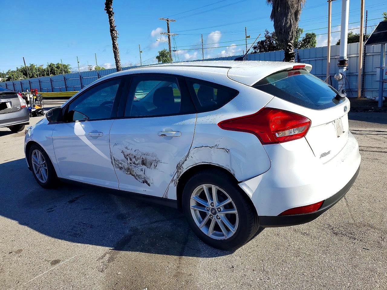 2018 FORD FOCUS SE photo 2