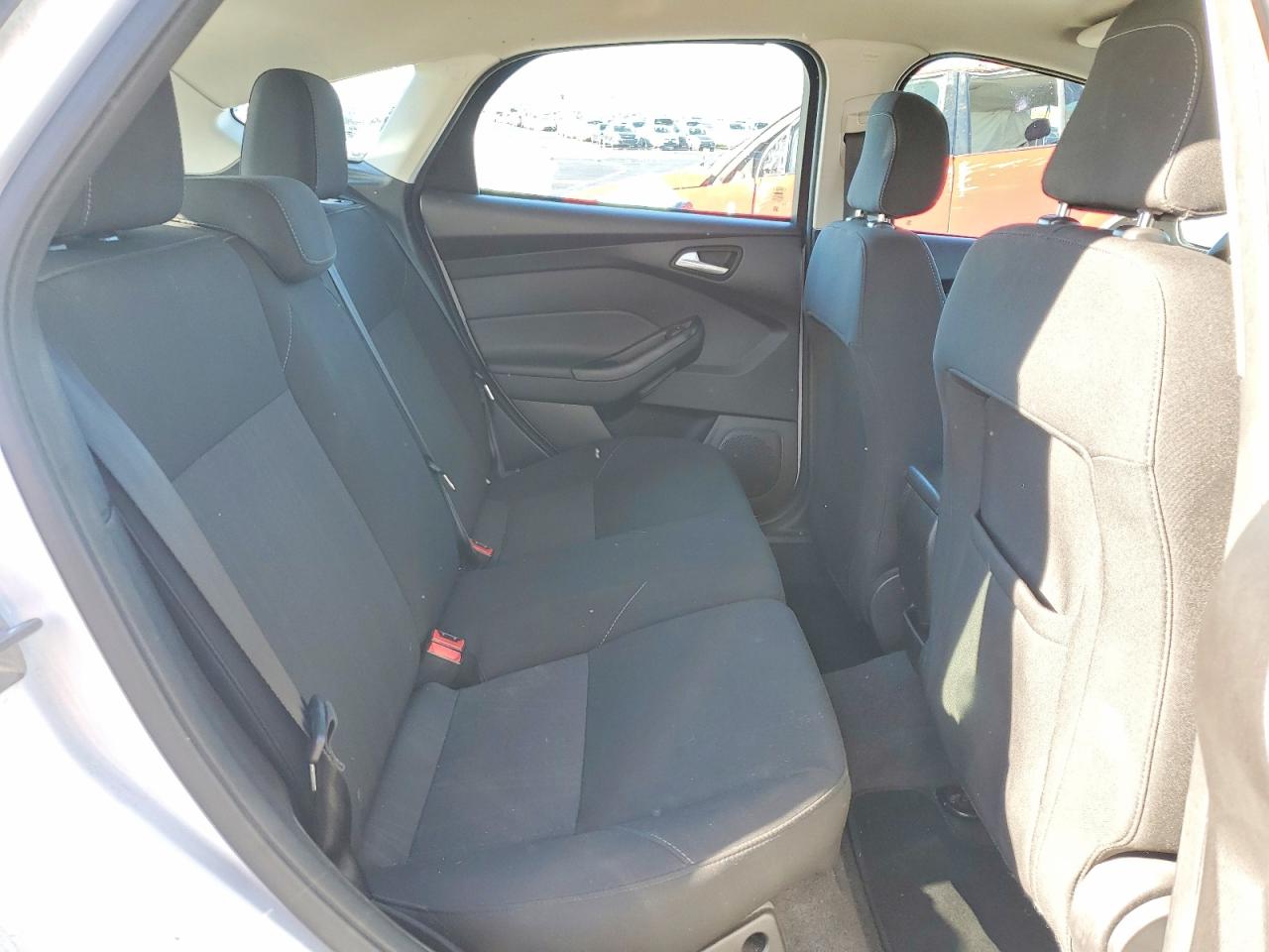 2018 FORD FOCUS SE photo 10