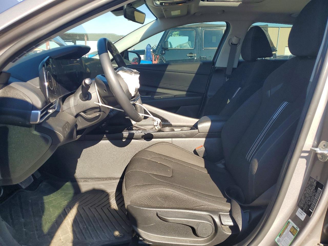 2024 HYUNDAI ELANTRA SEL photo 13