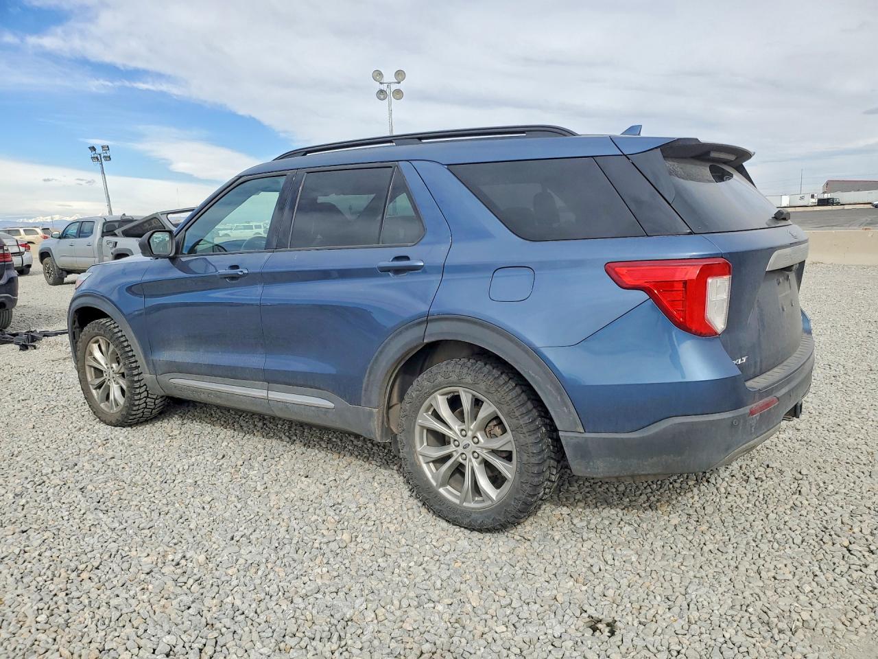 2020 FORD EXPLORER XLT photo 4