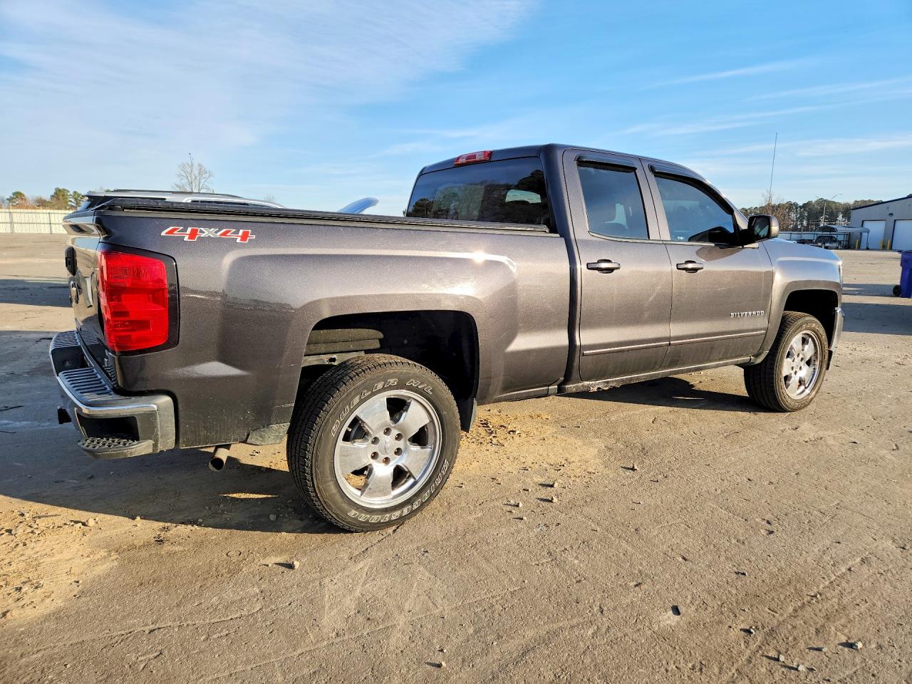2016 CHEVROLET SILVERADO K1500 LT photo 3