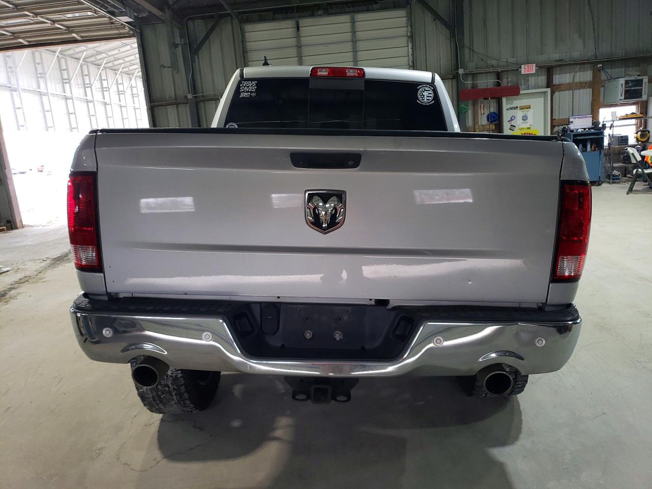 2016 RAM 1500 SLT photo 6