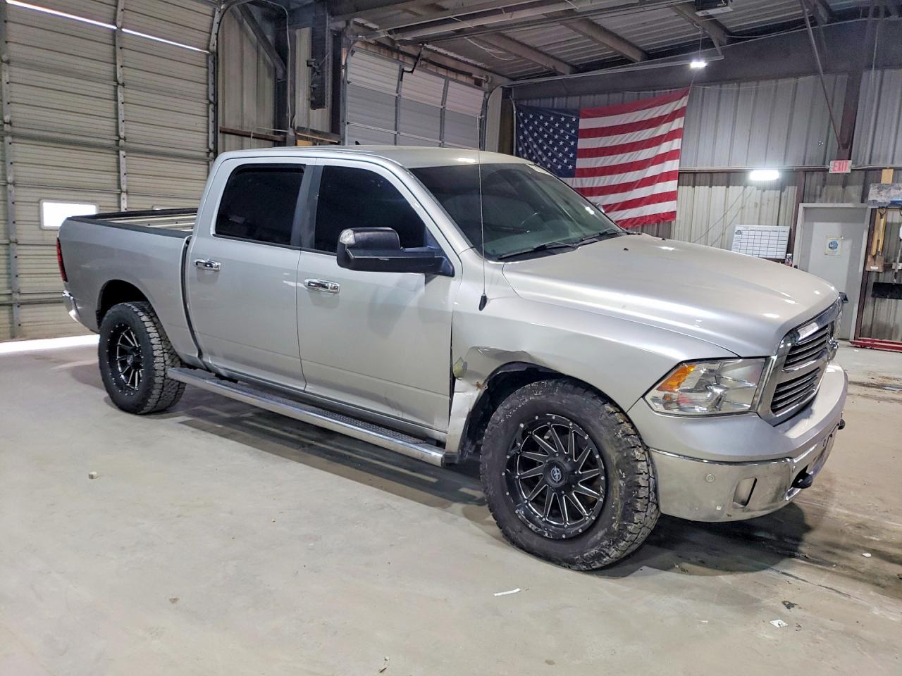 2016 RAM 1500 SLT photo 4