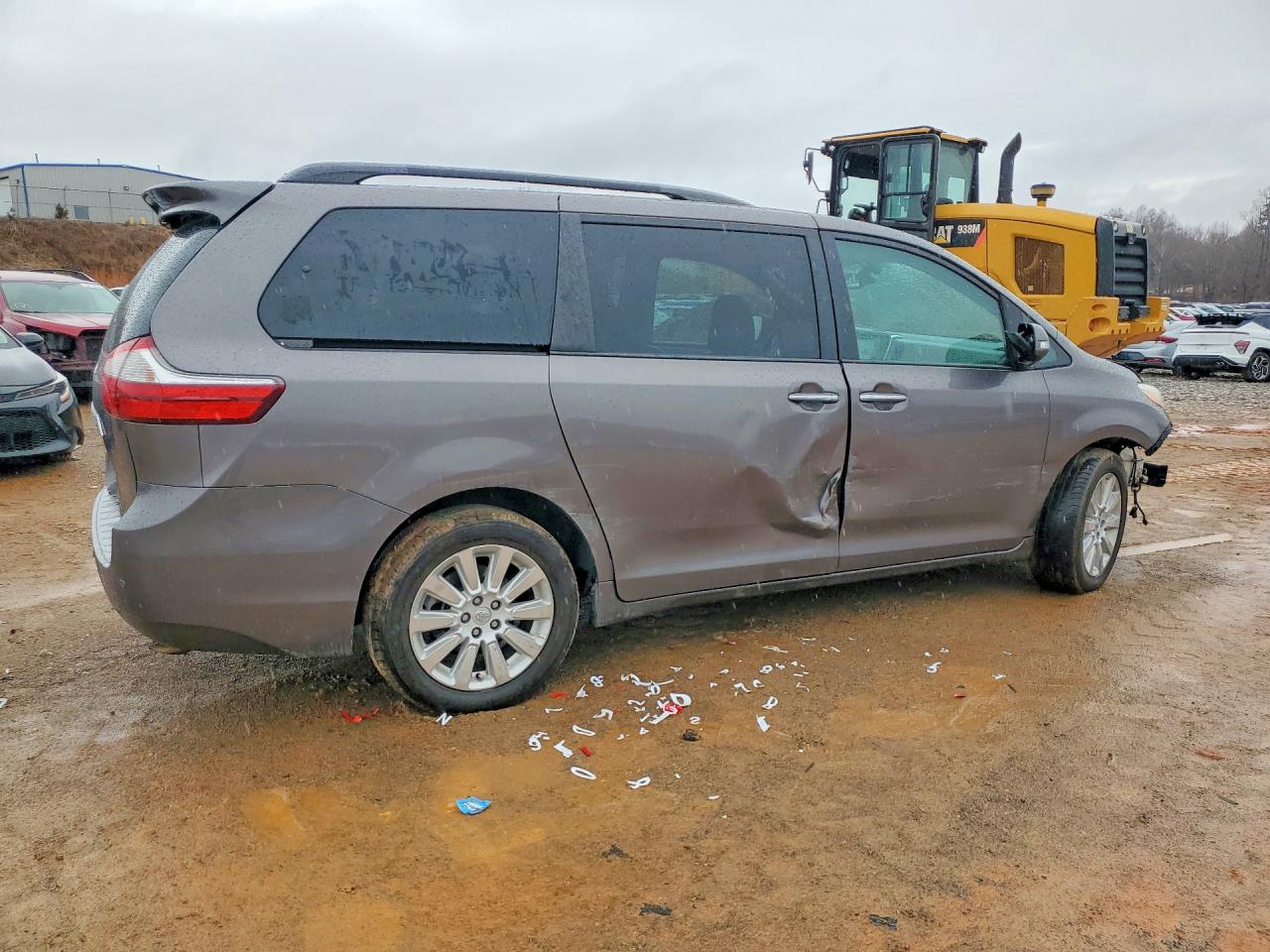 2016 TOYOTA SIENNA XLE photo 3