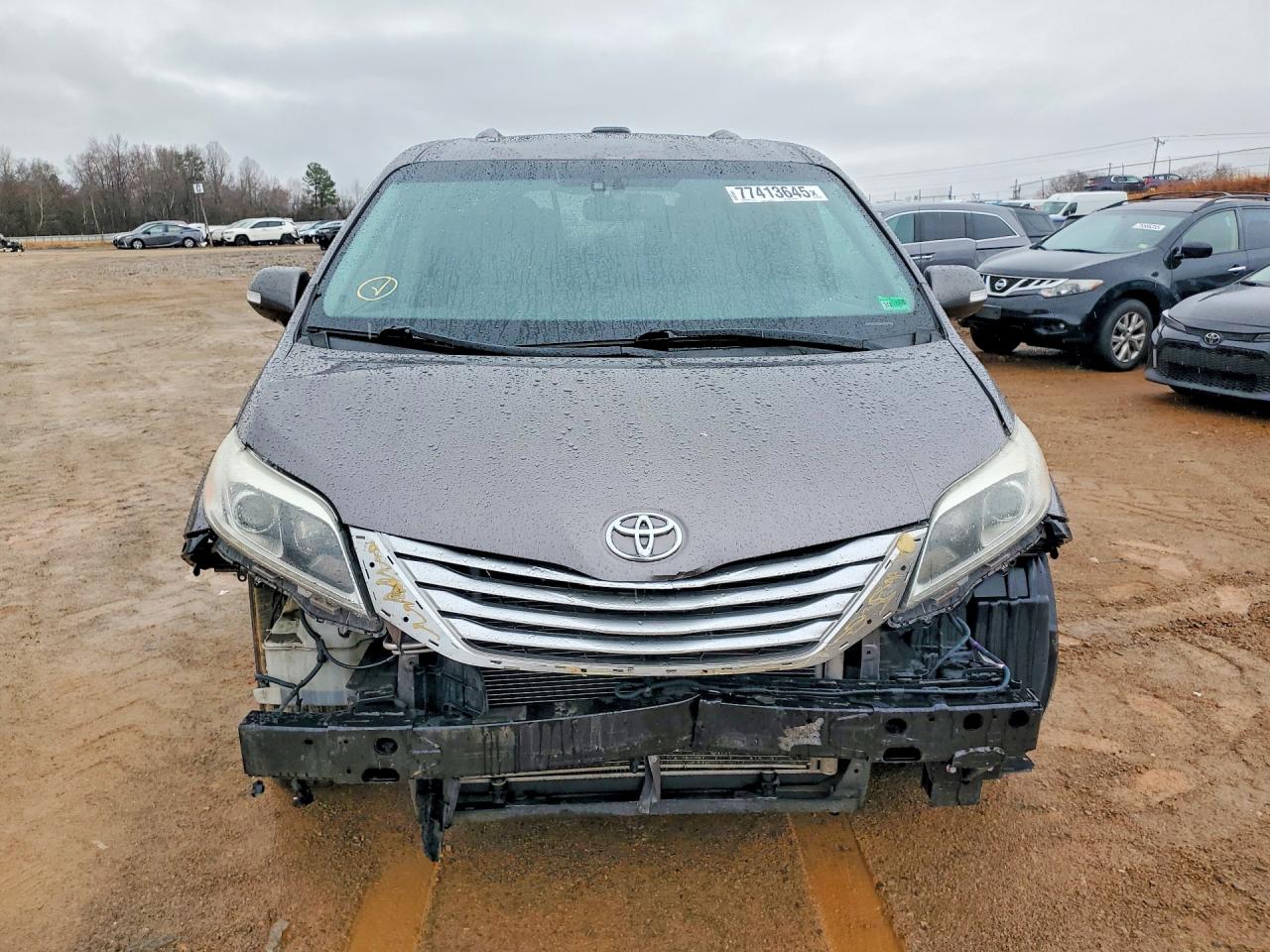 2016 TOYOTA SIENNA XLE photo 5