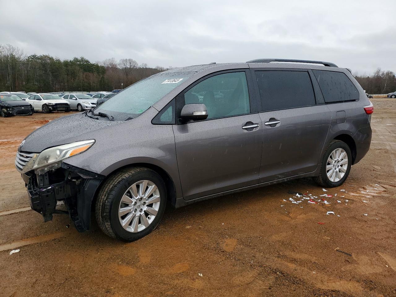 2016 TOYOTA SIENNA