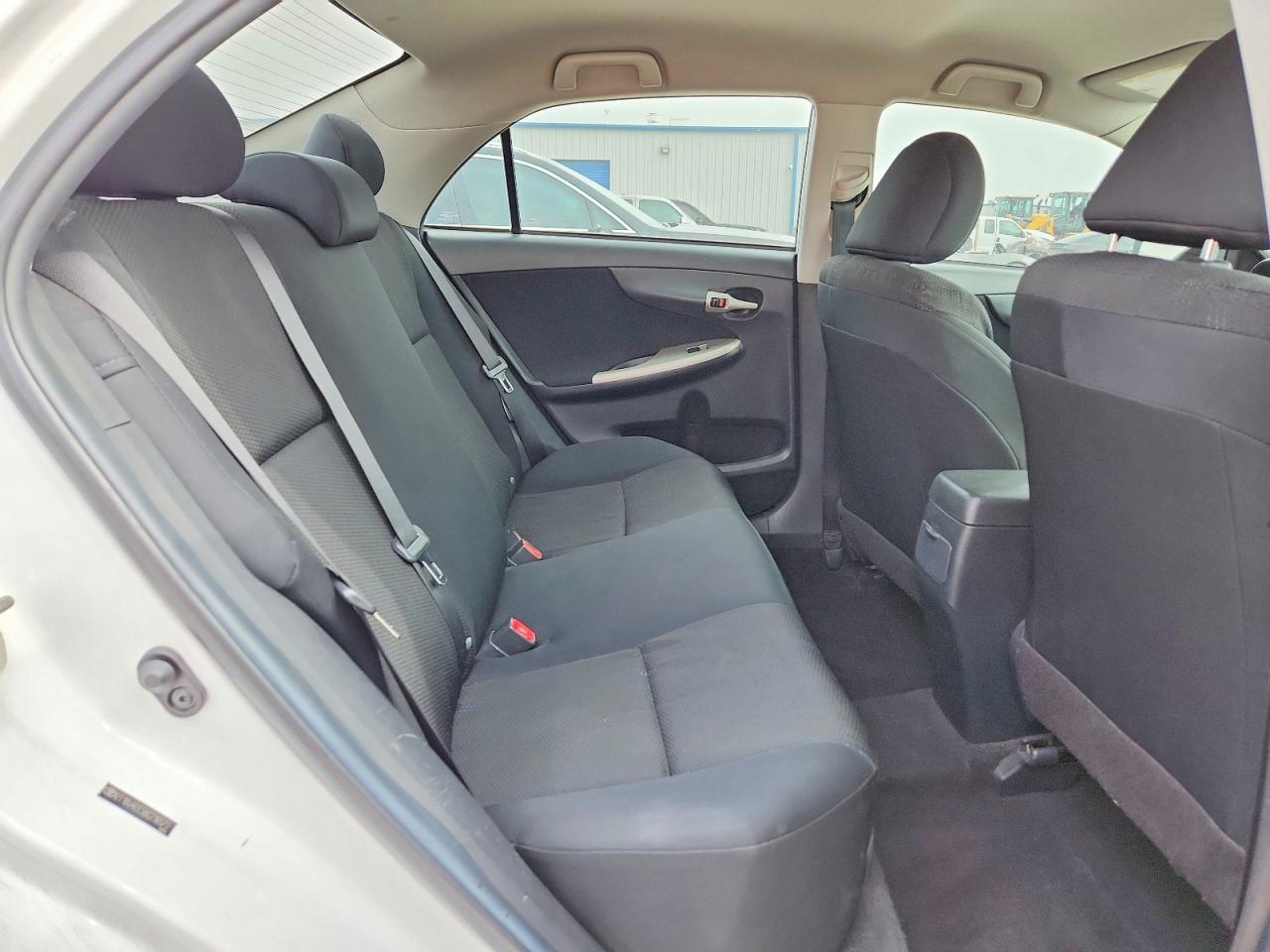 2011 TOYOTA COROLLA S photo 19