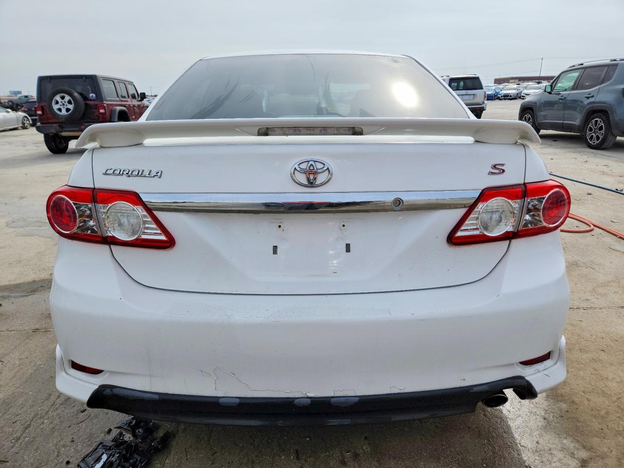 2011 TOYOTA COROLLA S photo 11
