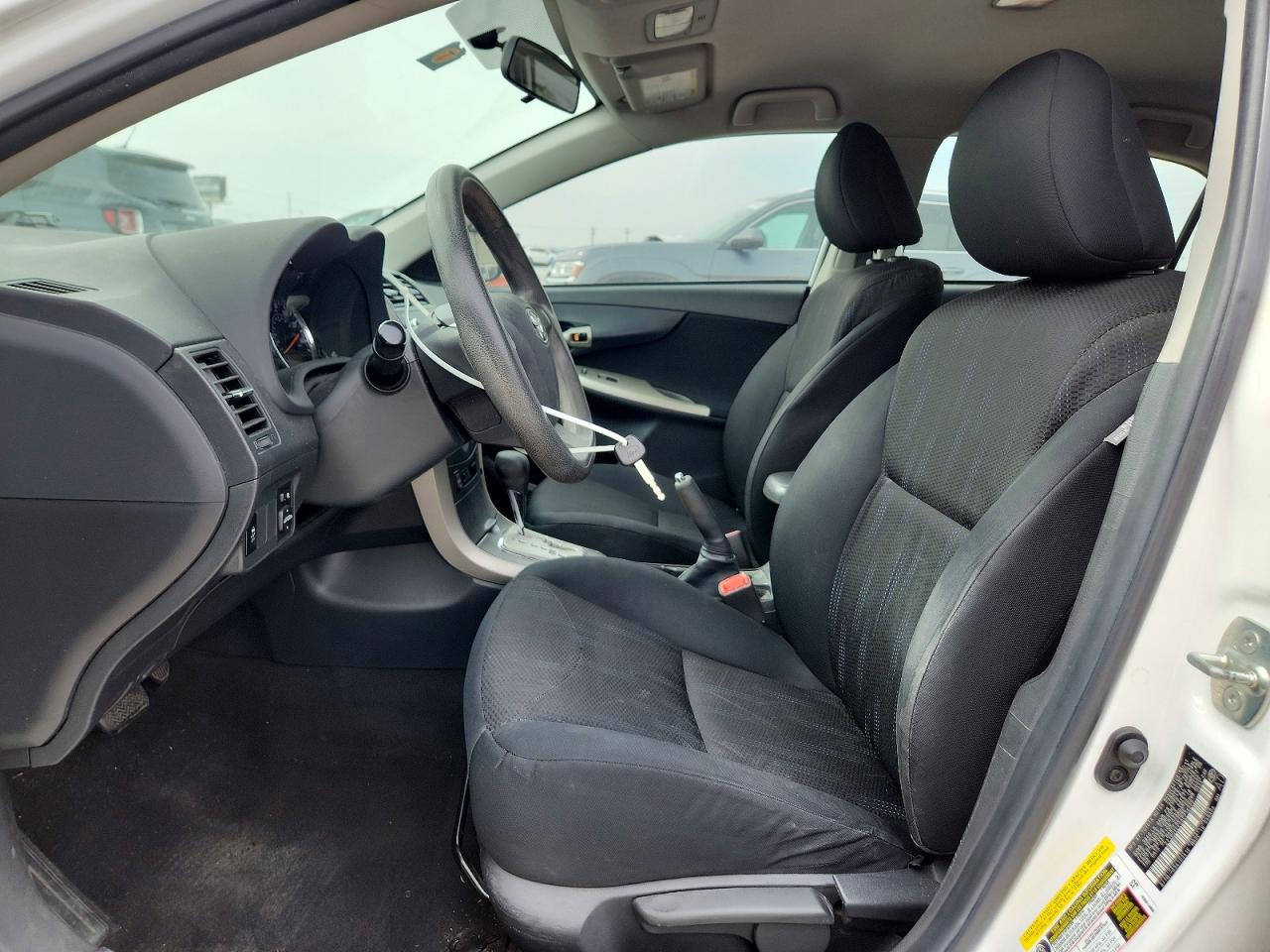 2011 TOYOTA COROLLA S photo 13