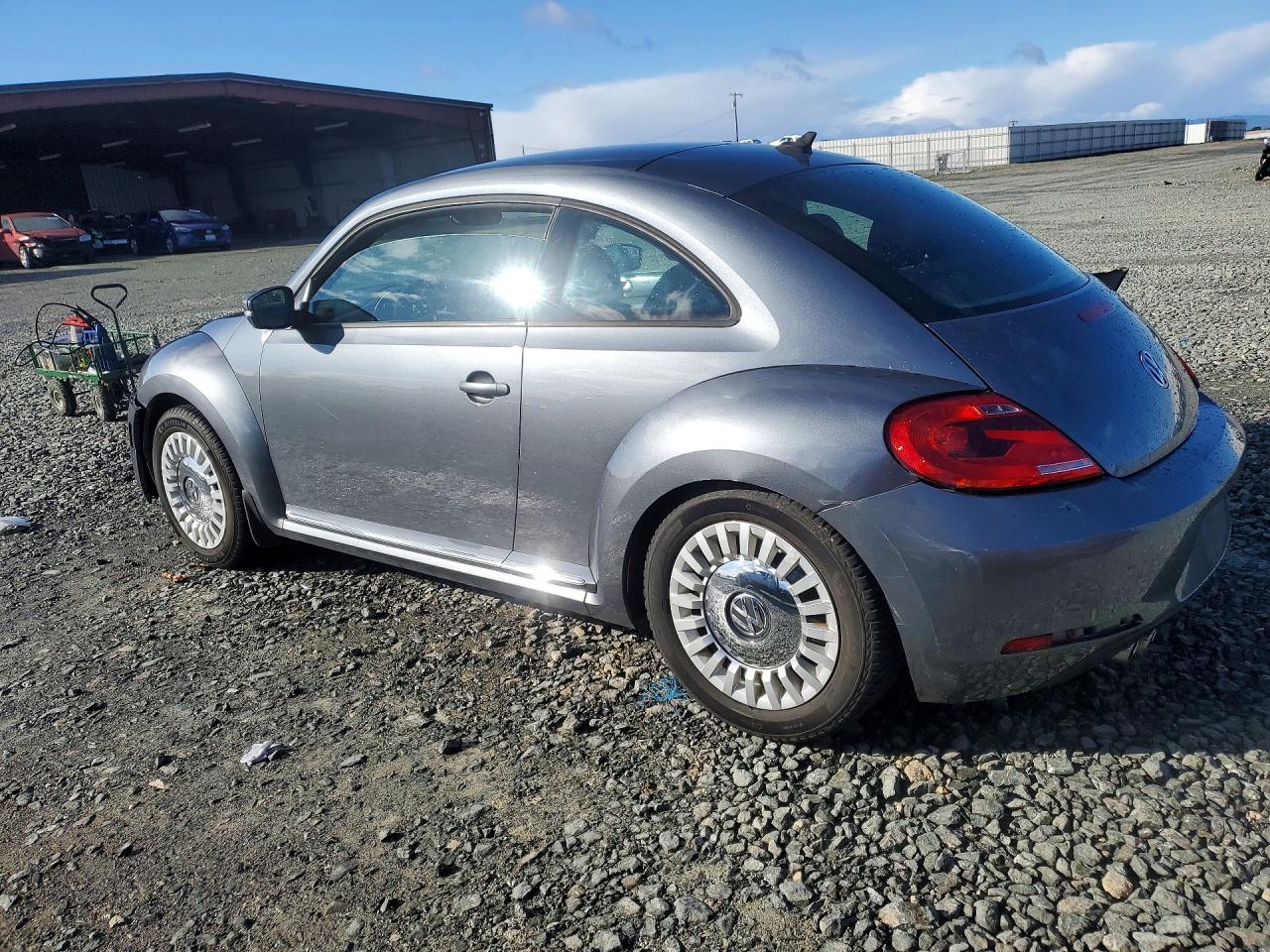 2014 VOLKSWAGEN BEETLE TURBO photo 2