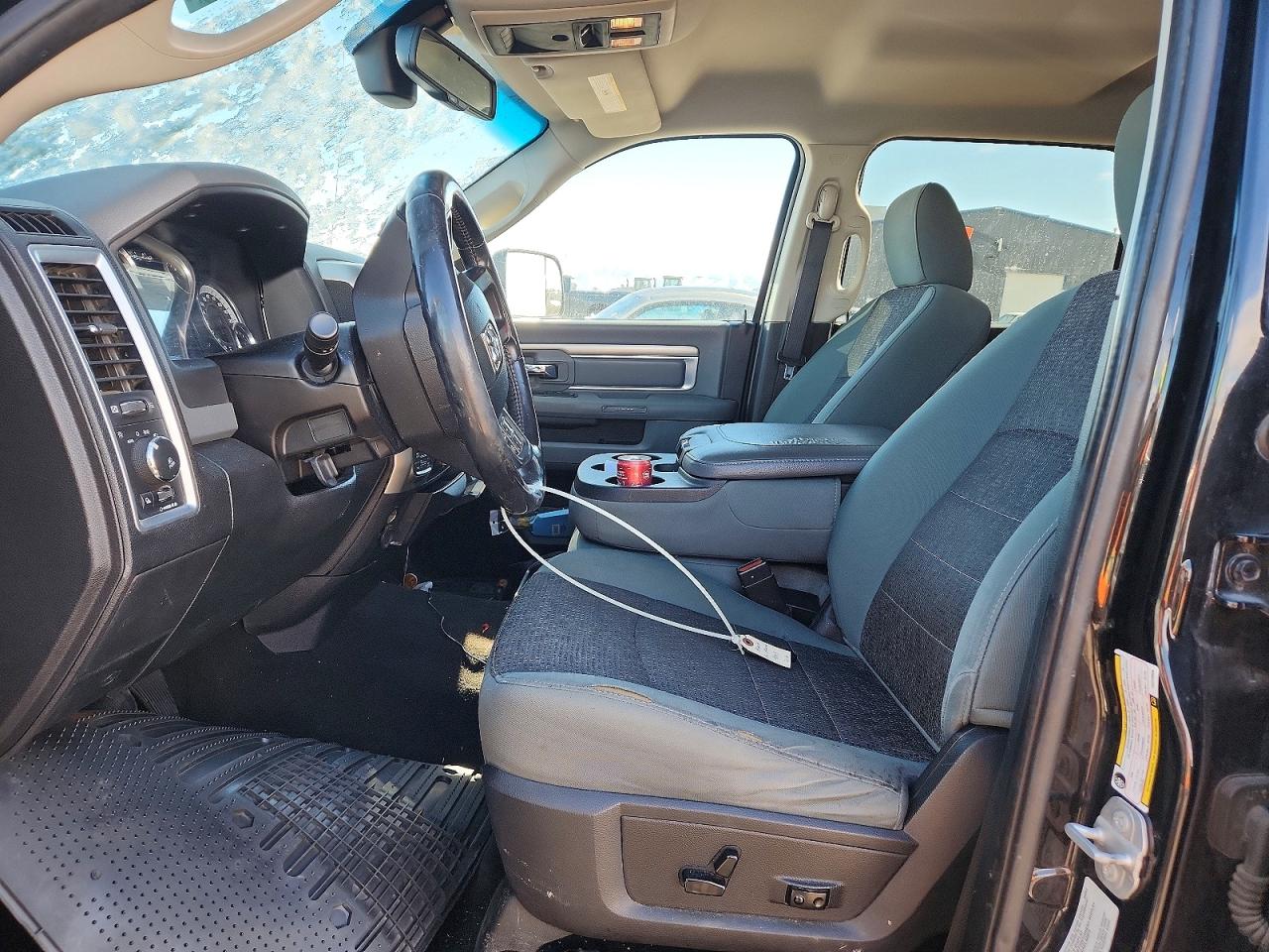 2016 RAM 1500 SLT photo 7