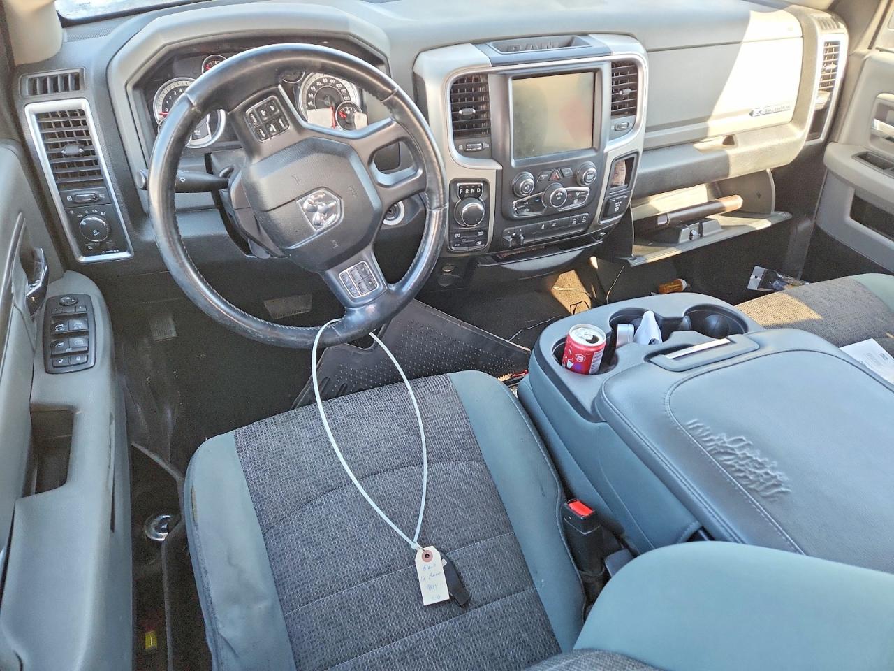 2016 RAM 1500 SLT photo 8