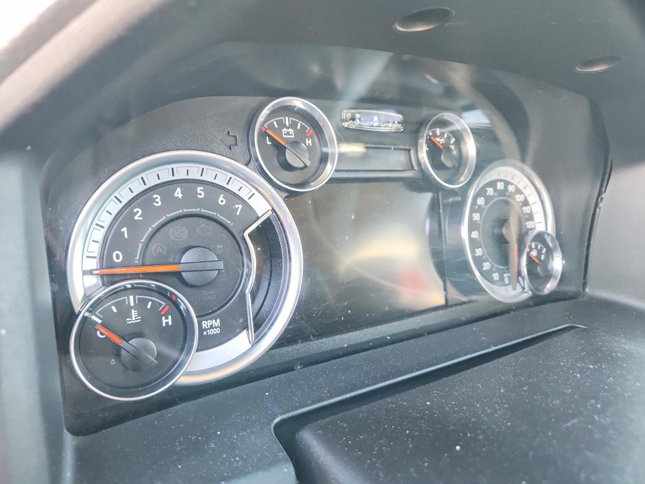 2016 RAM 1500 SLT photo 9