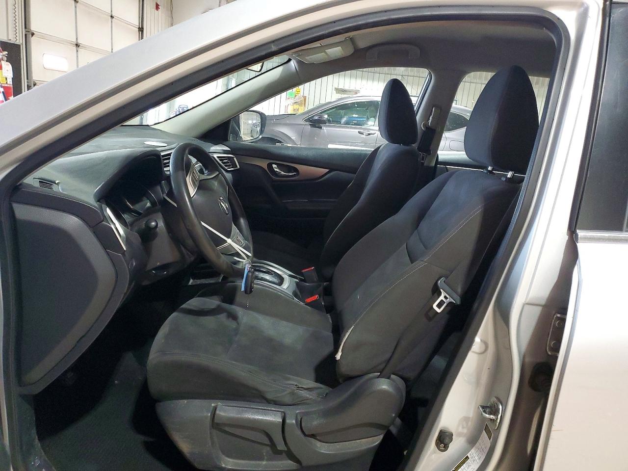2016 NISSAN ROGUE S photo 13