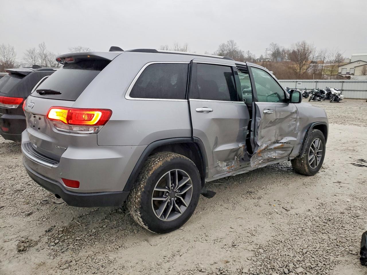2019 JEEP GRAND CHEROKEE LIMITED photo 3