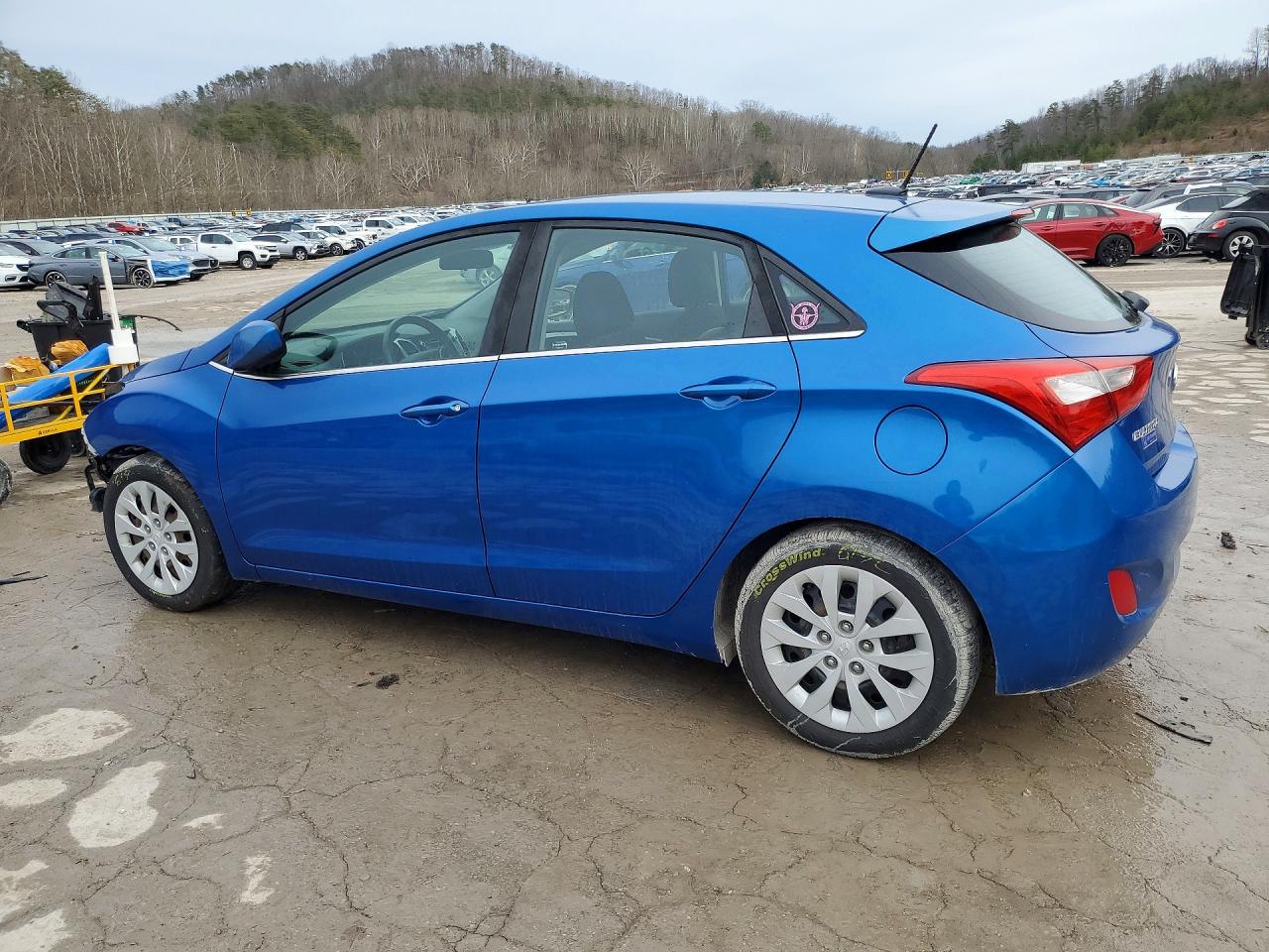 2017 HYUNDAI ELANTRA GT BASE photo 4