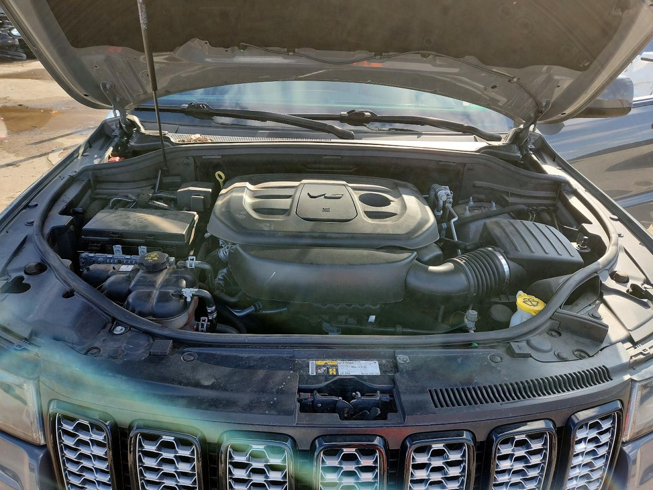 2020 JEEP GRAND CHEROKEE LAREDO photo 12