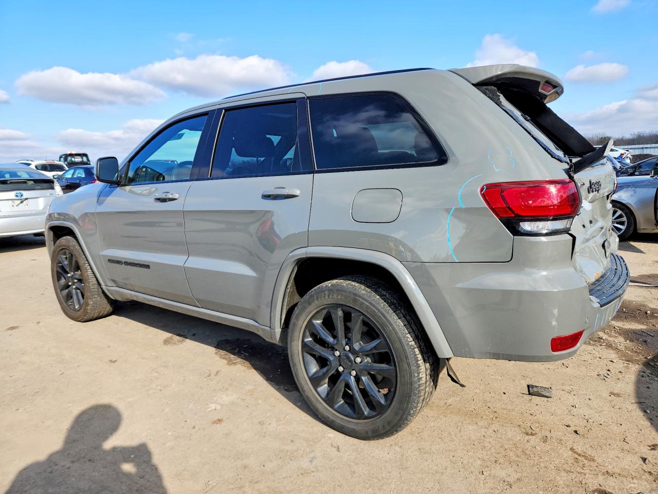 2020 JEEP GRAND CHEROKEE LAREDO photo 2