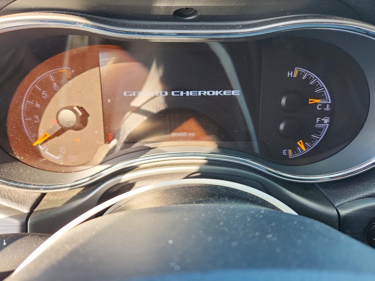 2020 JEEP GRAND CHEROKEE LAREDO photo 9