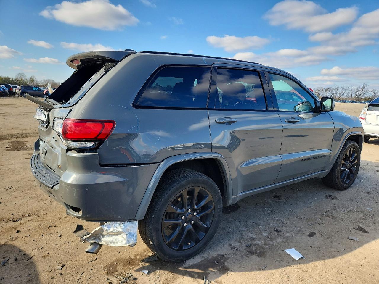 2020 JEEP GRAND CHEROKEE LAREDO photo 3