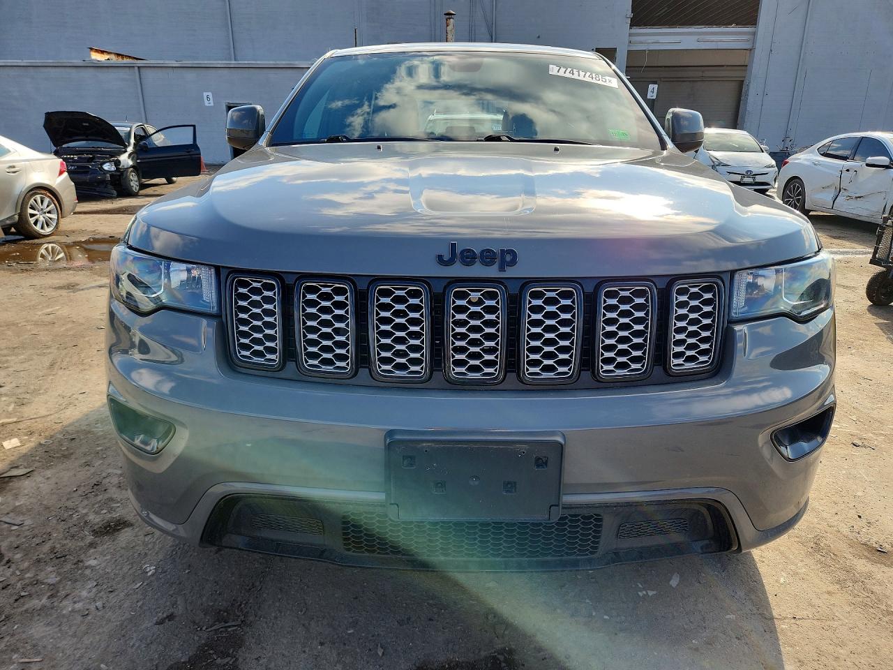 2020 JEEP GRAND CHEROKEE LAREDO photo 5