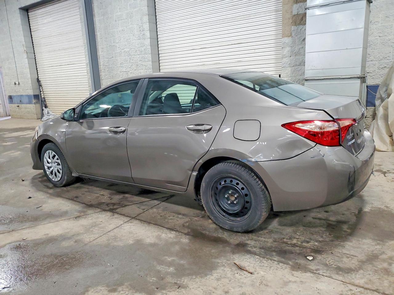2017 TOYOTA COROLLA LE photo 2