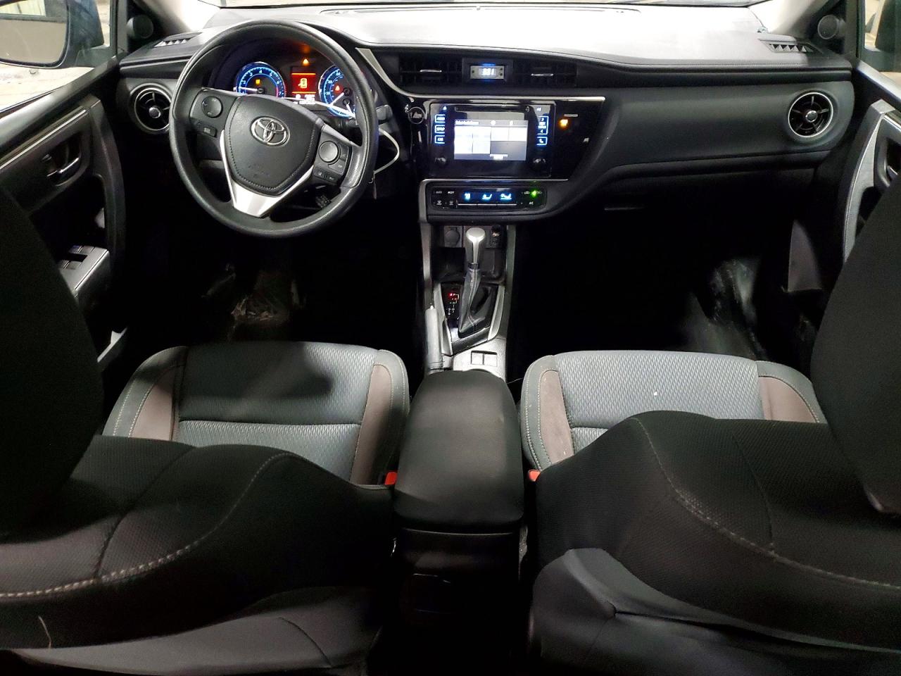 2017 TOYOTA COROLLA LE photo 8