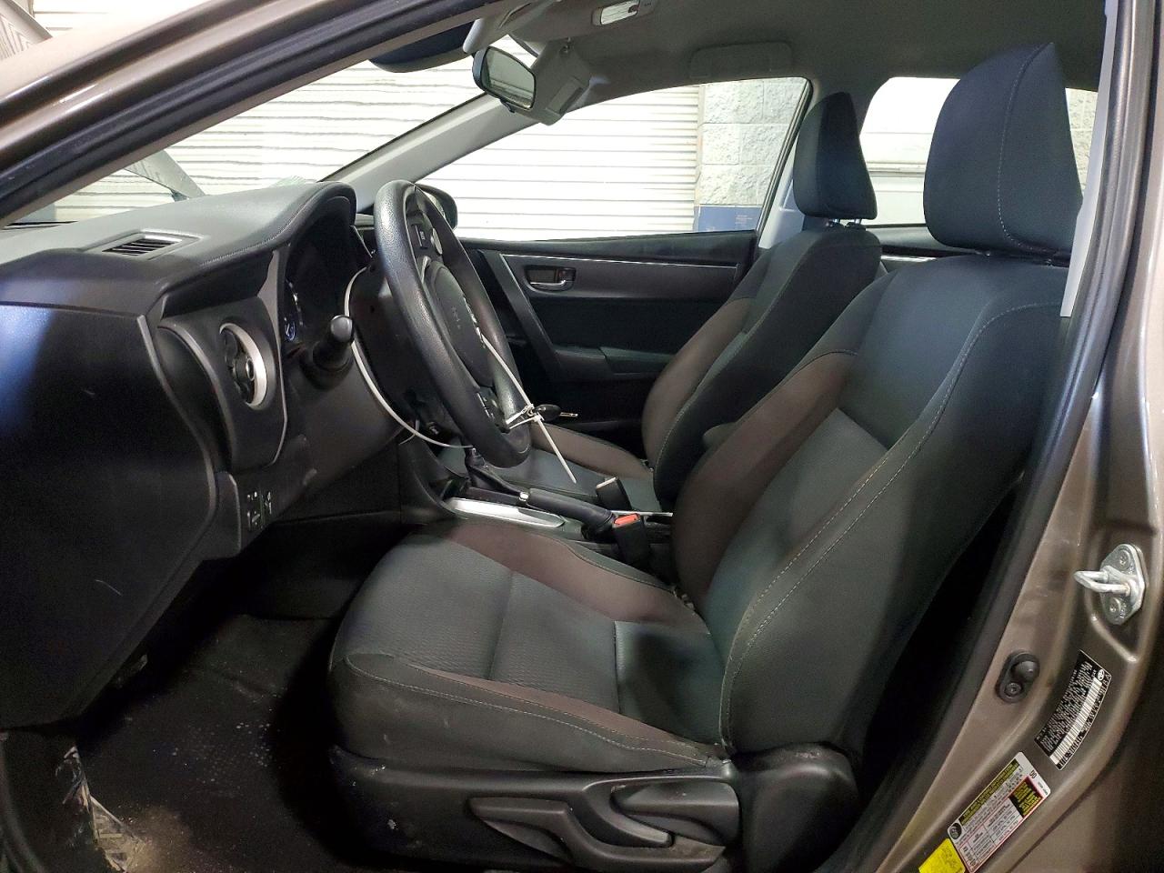2017 TOYOTA COROLLA LE photo 7