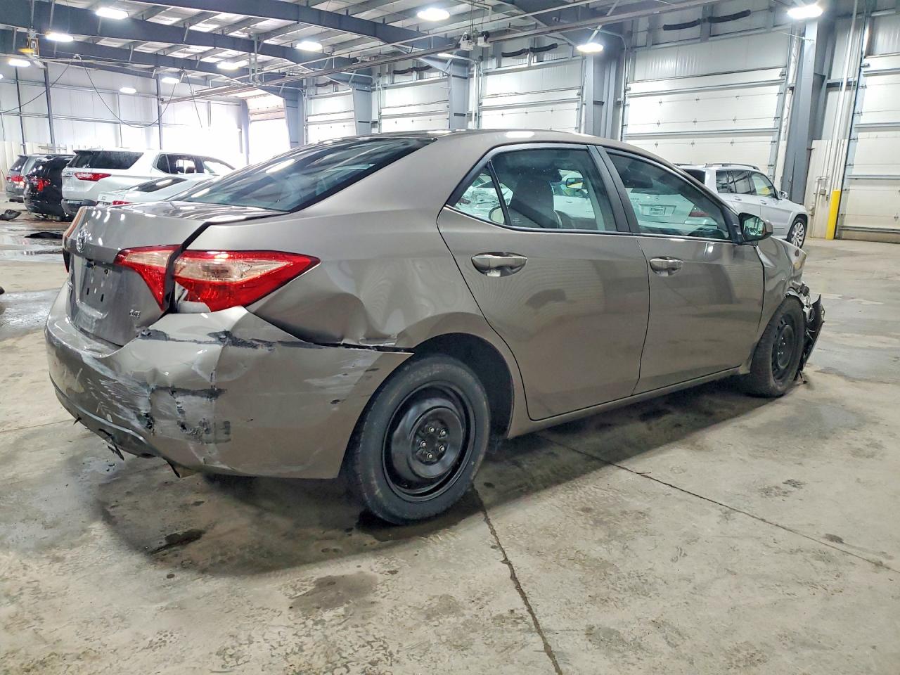 2017 TOYOTA COROLLA LE photo 3