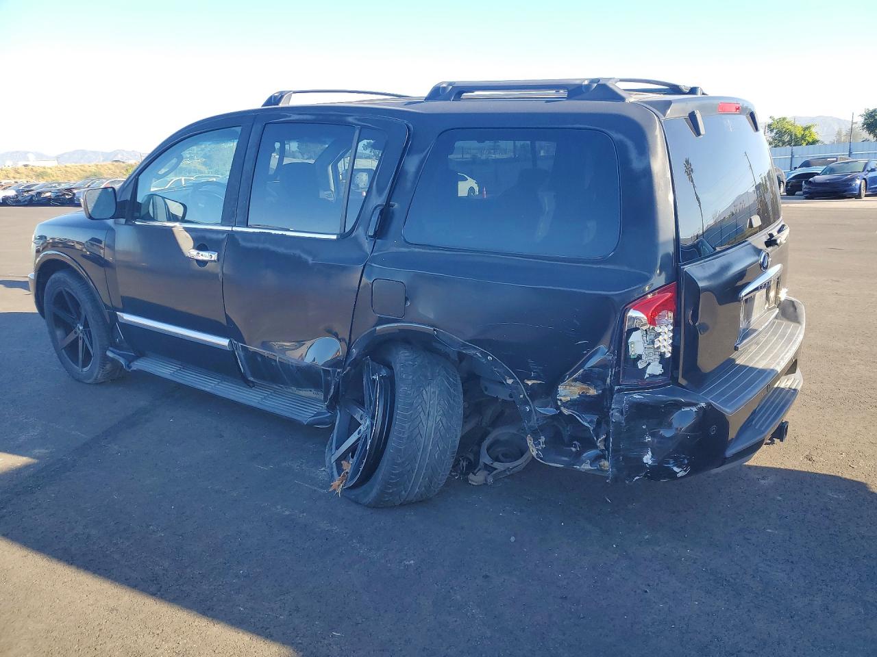 2004 INFINITI QX56 photo 2