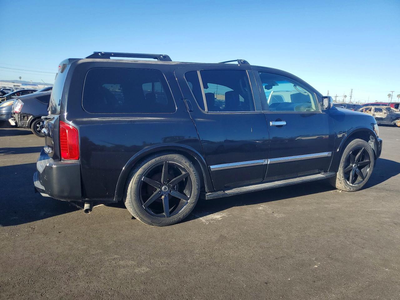 2004 INFINITI QX56 photo 3