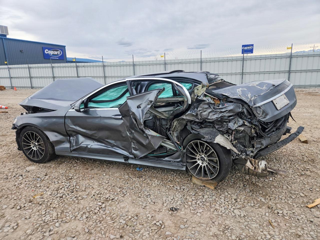 2017 MERCEDES-BENZ E 300 4MATIC photo 2