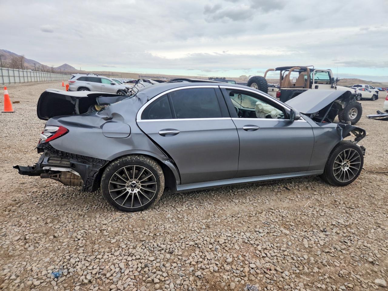 2017 MERCEDES-BENZ E 300 4MATIC photo 3