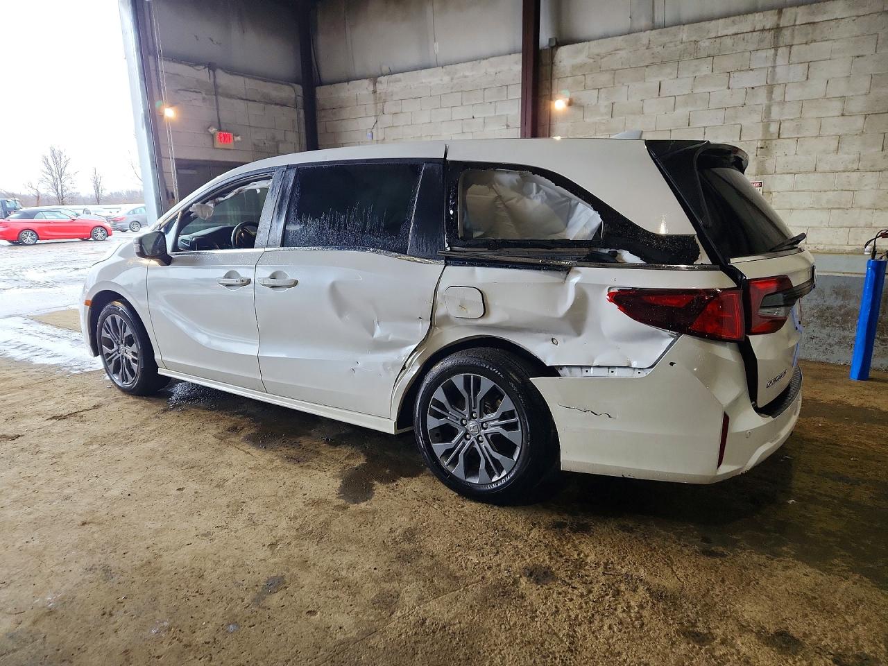 2025 HONDA ODYSSEY TOURING photo 3