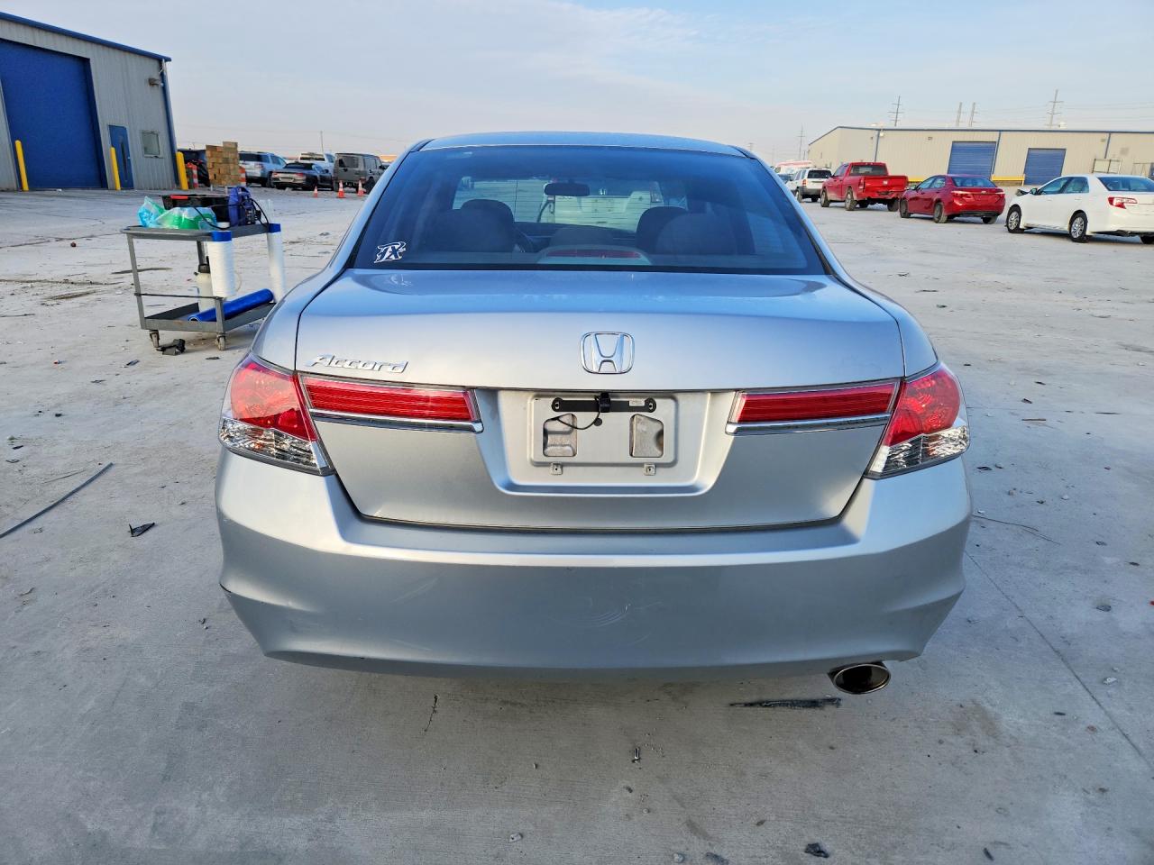 2012 HONDA ACCORD LX photo 11