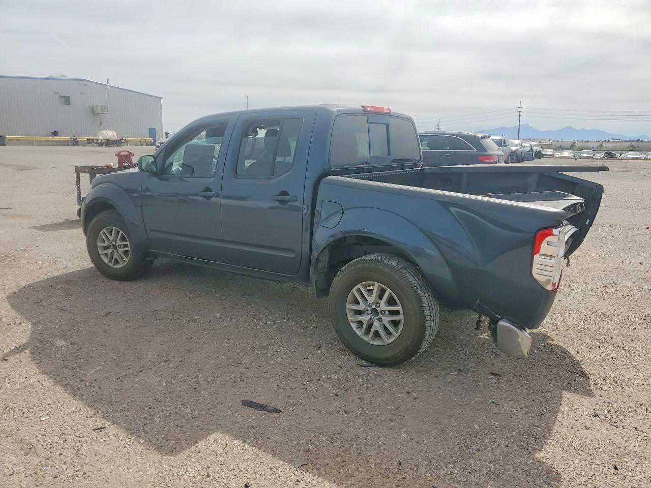 2018 NISSAN FRONTIER S photo 2