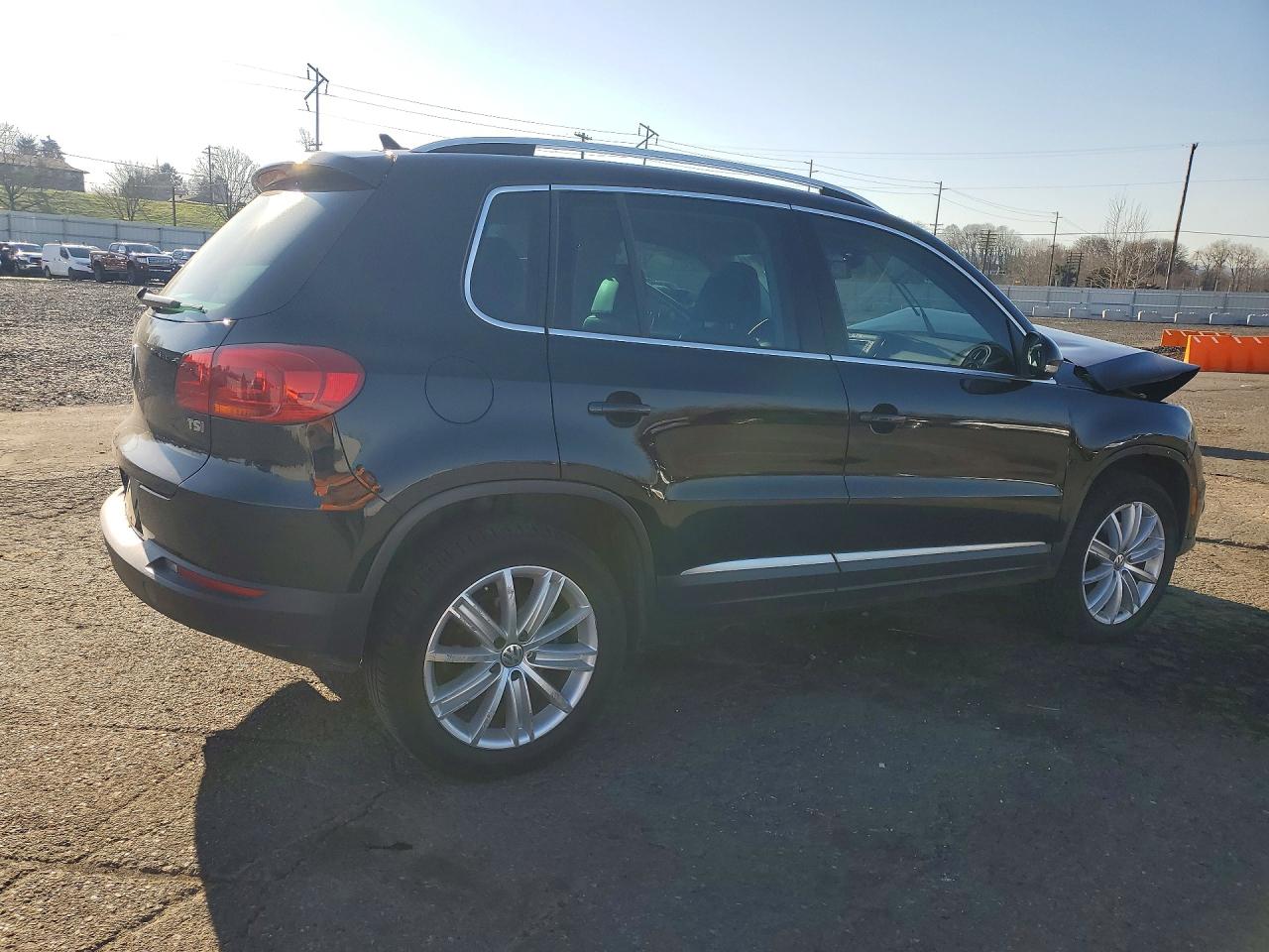 2016 VOLKSWAGEN TIGUAN S photo 5