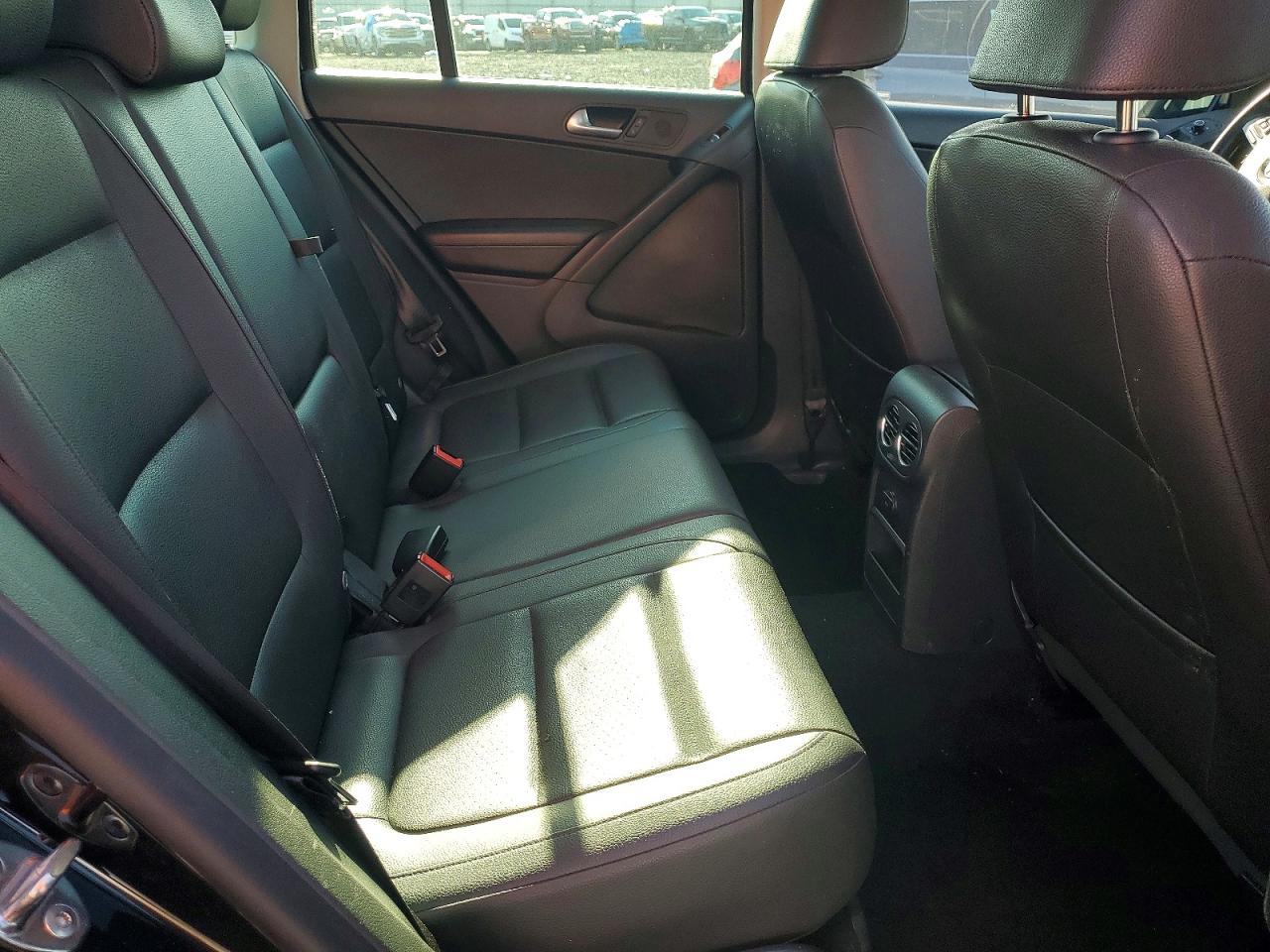 2016 VOLKSWAGEN TIGUAN S photo 19