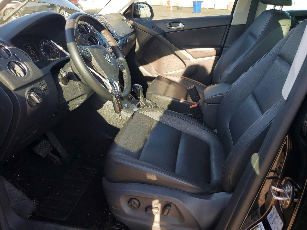 2016 VOLKSWAGEN TIGUAN S photo 13