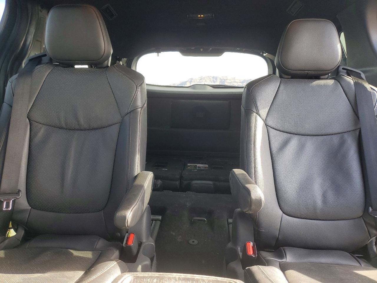 2025 TOYOTA SIENNA PLATINUM 7-PASSENGER photo 15