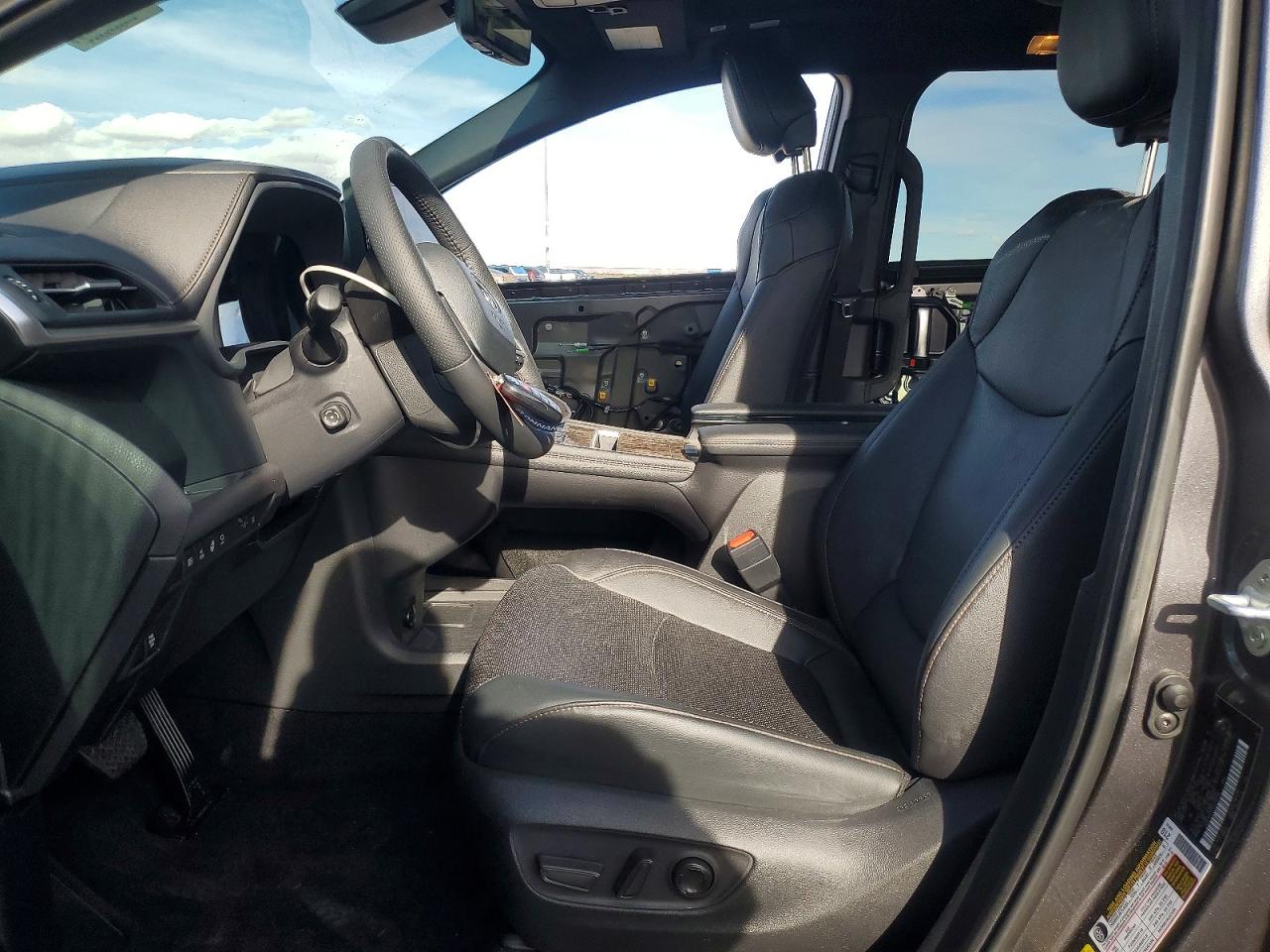 2025 TOYOTA SIENNA PLATINUM 7-PASSENGER photo 11