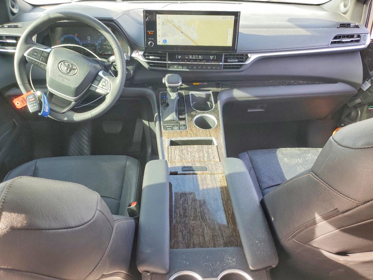 2025 TOYOTA SIENNA PLATINUM 7-PASSENGER photo 12