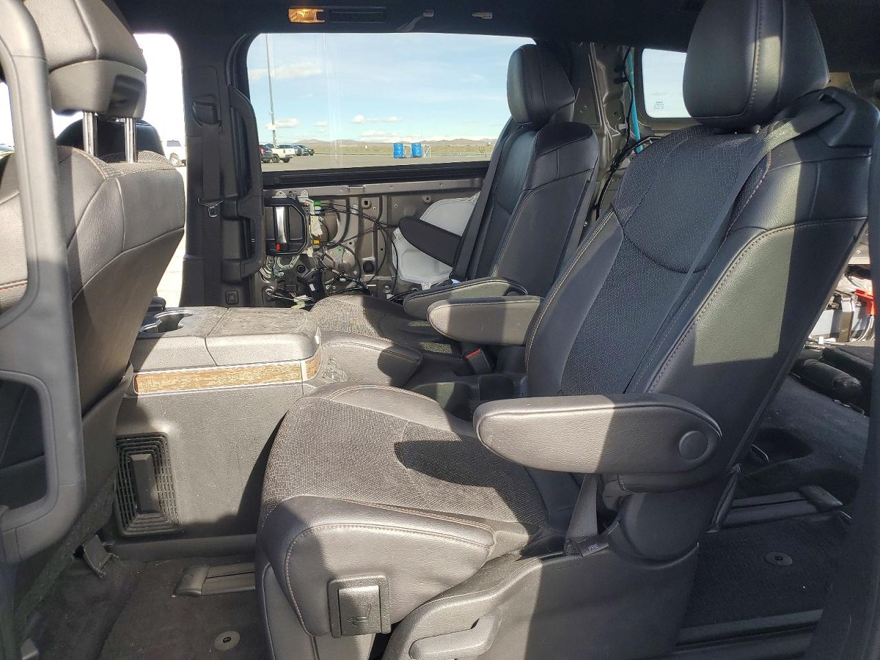 2025 TOYOTA SIENNA PLATINUM 7-PASSENGER photo 17
