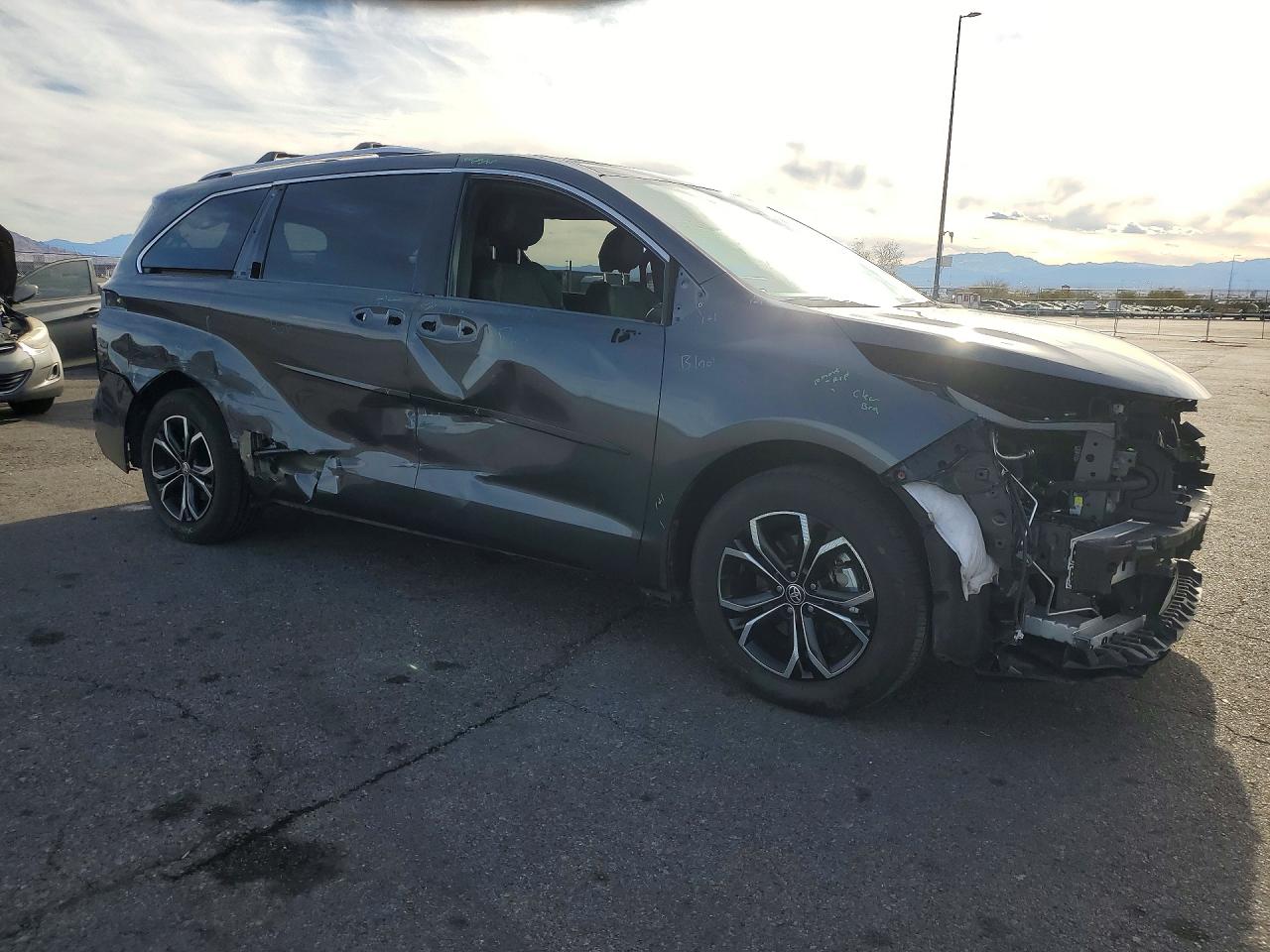 2025 TOYOTA SIENNA PLATINUM 7-PASSENGER photo 7