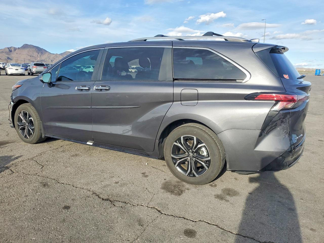 2025 TOYOTA SIENNA PLATINUM 7-PASSENGER photo 3