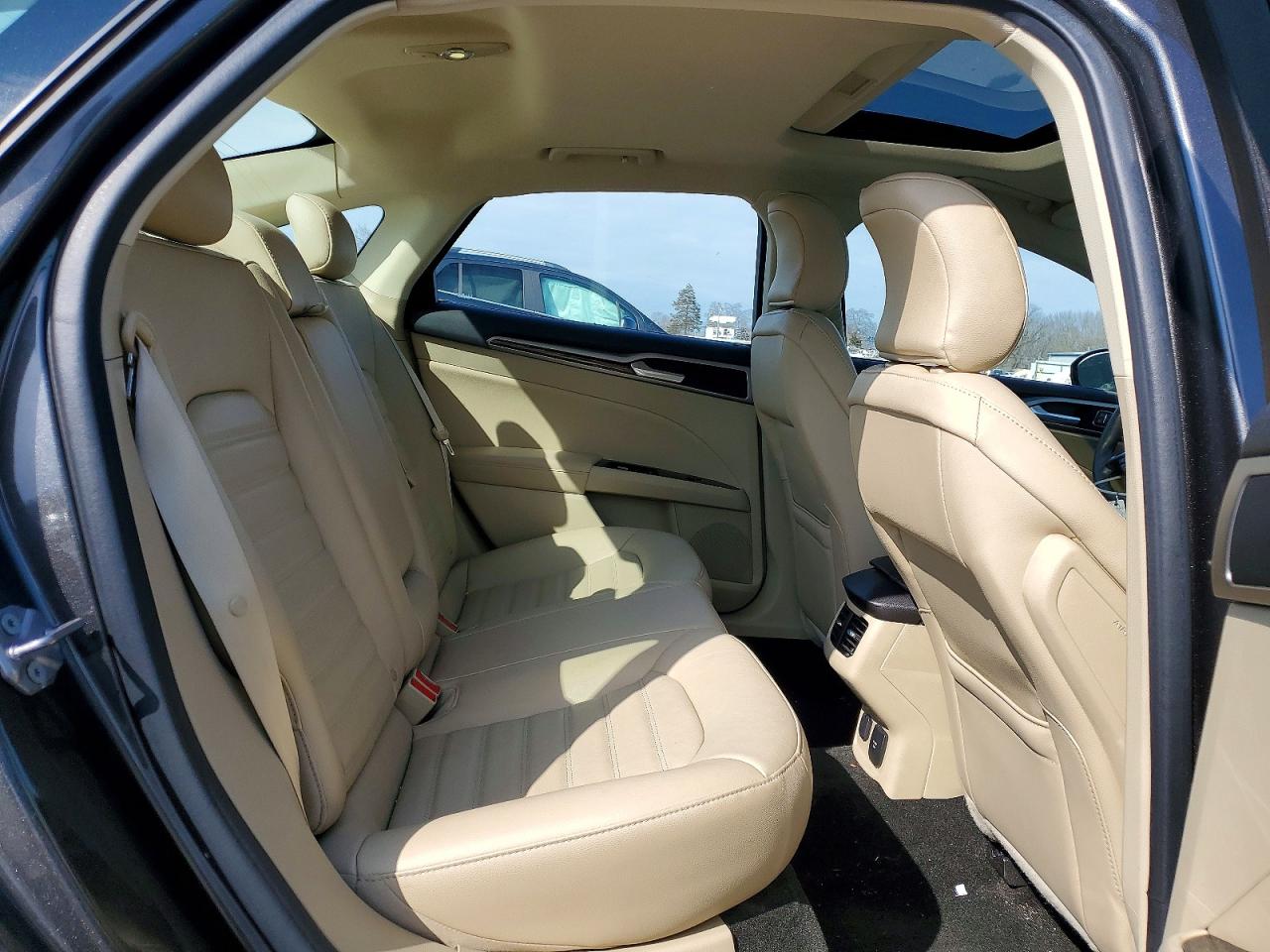2016 FORD FUSION SE photo 28